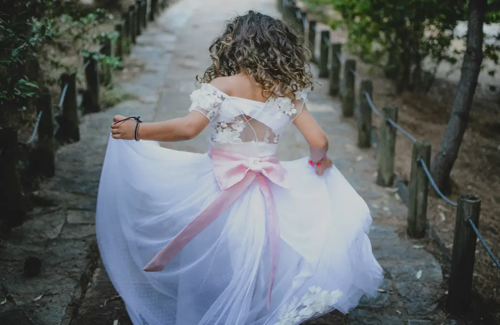 unsplash_f5eYkLJN-mk_vestido de niña.webp