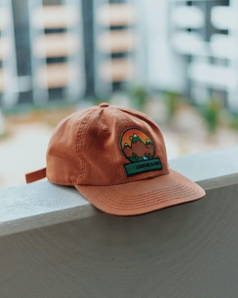 unsplash_0wzyDMY8gCo_gorra.jpg.jpg.jpg.jpg.webp