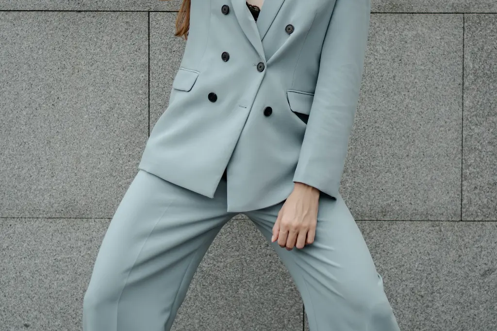 unsplash_Nb3ptC1E37Q_chaqueta de mujer amarilla.jpg.jpg.jpg.jpg.jpg.jpg.jpg.jpg.jpg.webp