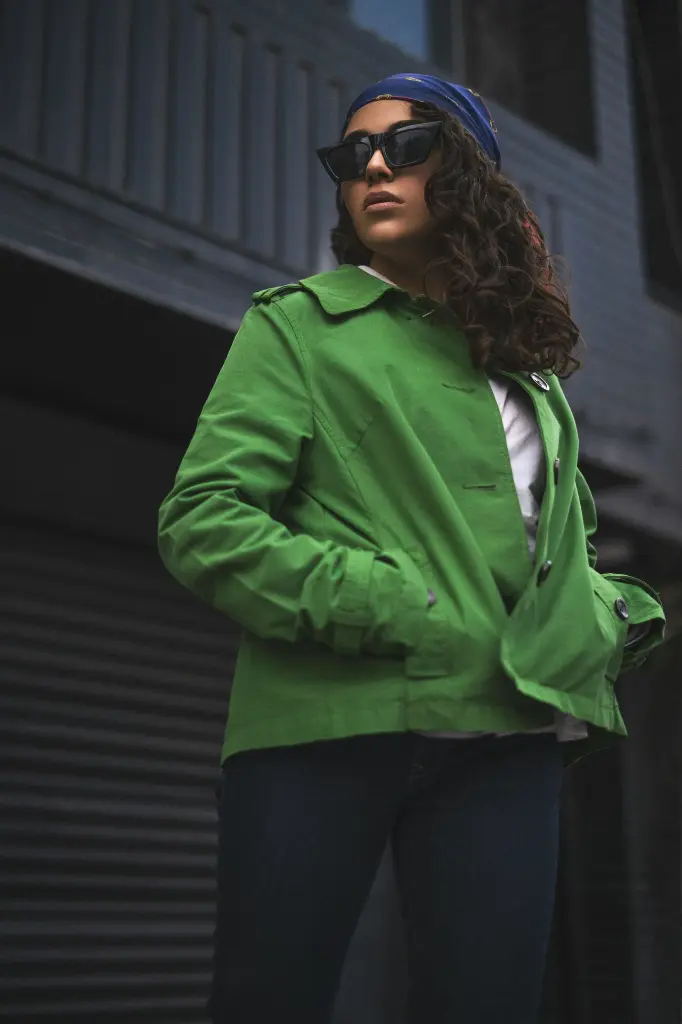 unsplash_SnoP8APW6-Y_chaqueta de mujer amarilla.jpg.jpg.jpg.jpg.jpg.jpg.jpg.jpg.webp
