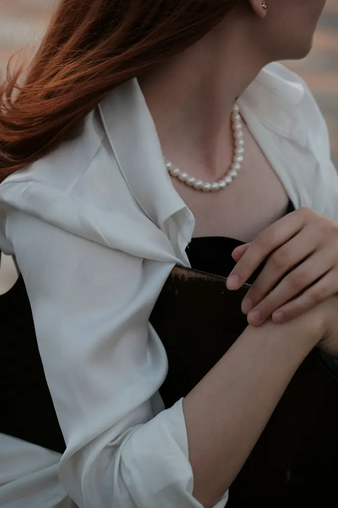 unsplash_10K8HZPDqgo_chaqueta blanca de mujer.webp