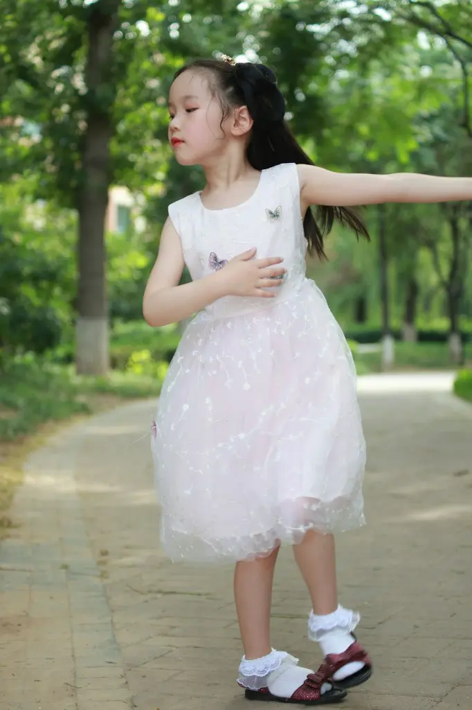 unsplash_R_l6zt4PVfE_vestido de niña.jpg.jpg.jpg.jpg.jpg.jpg.webp