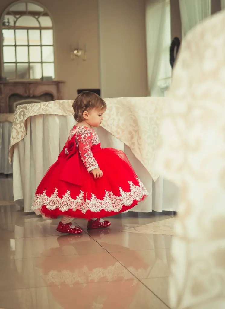 unsplash_-1fimJjHb7k_vestido de niña.jpg.jpg.jpg.jpg.webp