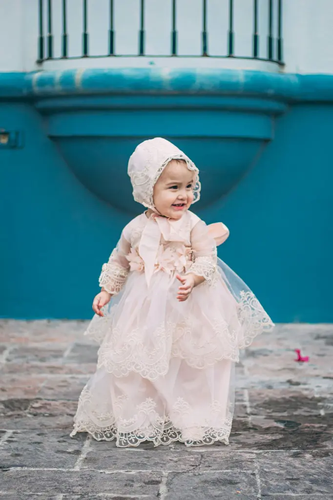 unsplash_Pps-mekCVyA_vestido de niña.jpg.jpg.webp